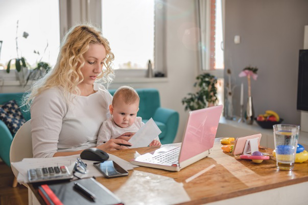 home office mujer hijo